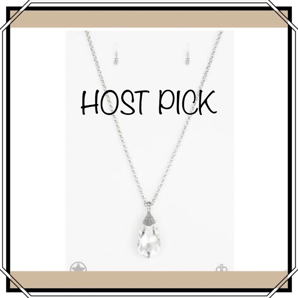 NWOT Paparazzi Spellbinding Sparkle White Necklace
